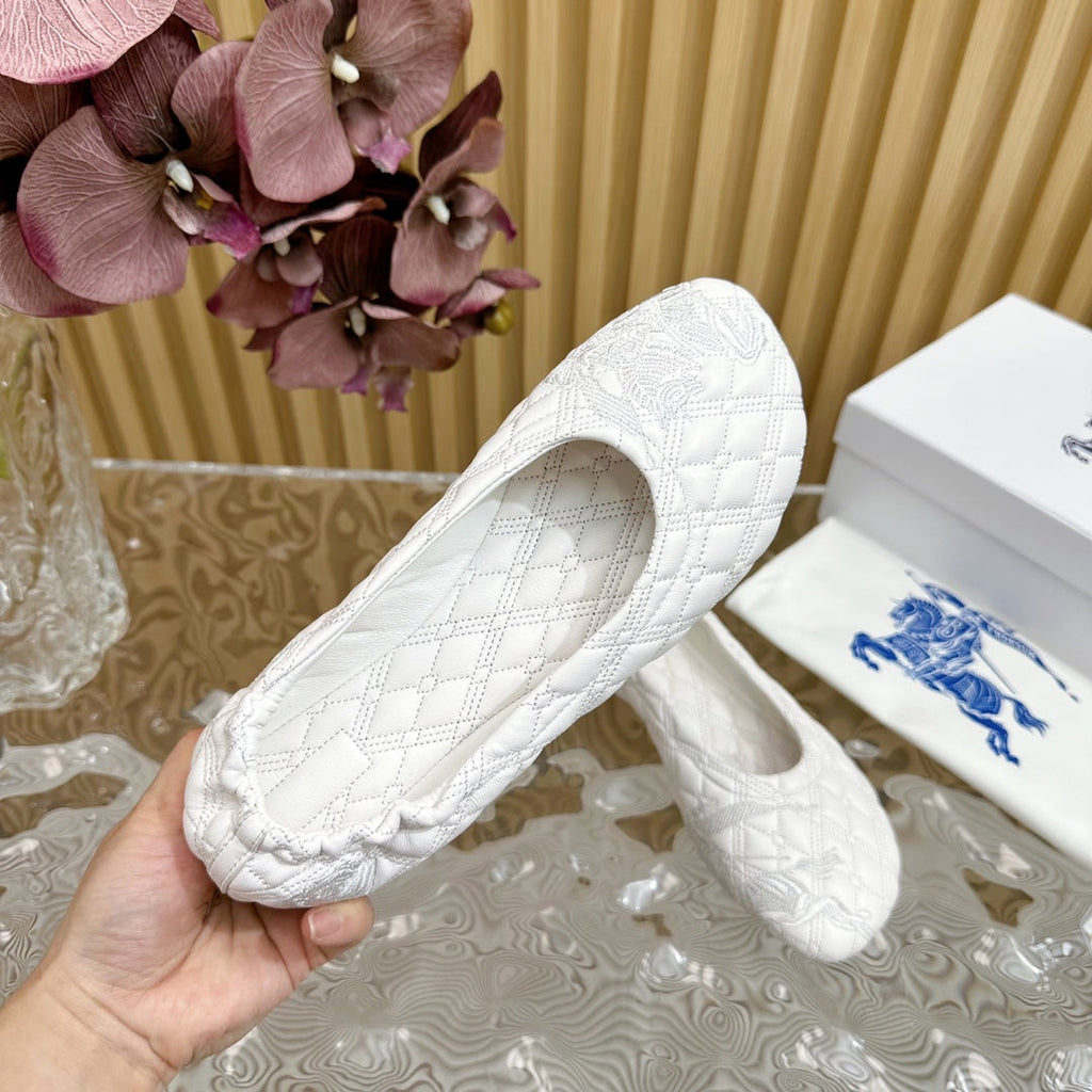 BURBERRY 26S QUILTED BALLET FLATS IN WHITE LAMBSKIN