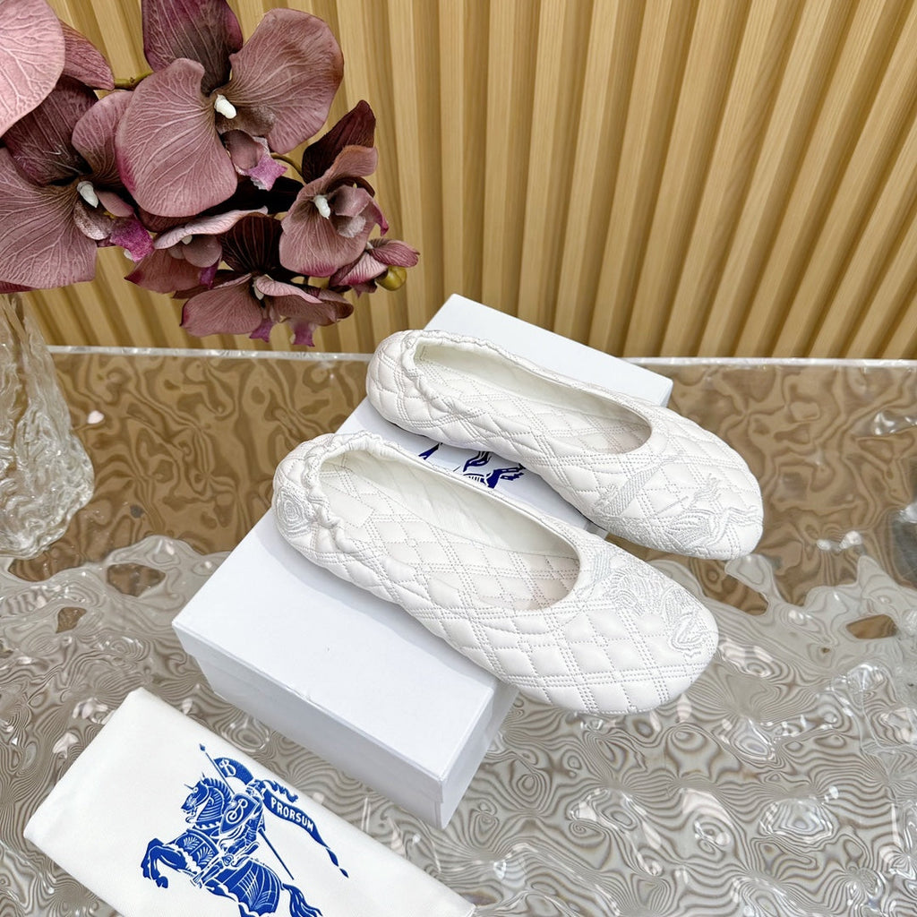 BURBERRY 26S QUILTED BALLET FLATS IN WHITE LAMBSKIN