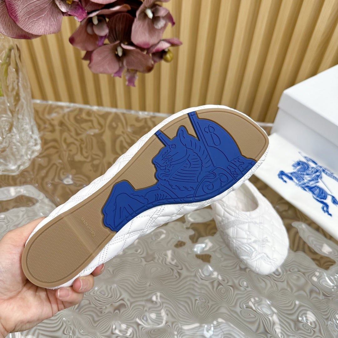 BURBERRY 26S QUILTED BALLET FLATS IN WHITE LAMBSKIN