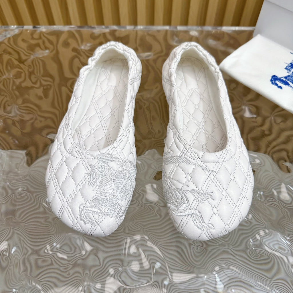 BURBERRY 26S QUILTED BALLET FLATS IN WHITE LAMBSKIN