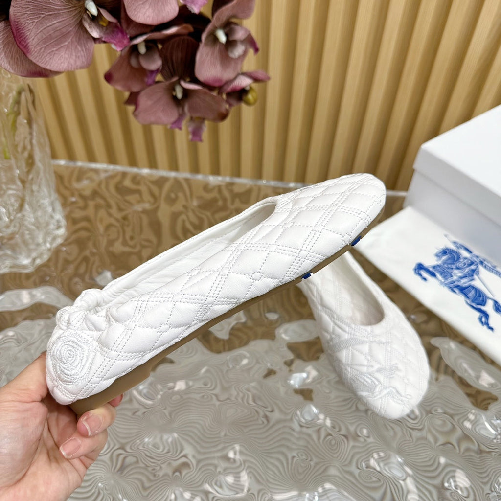 BURBERRY 26S QUILTED BALLET FLATS IN WHITE LAMBSKIN