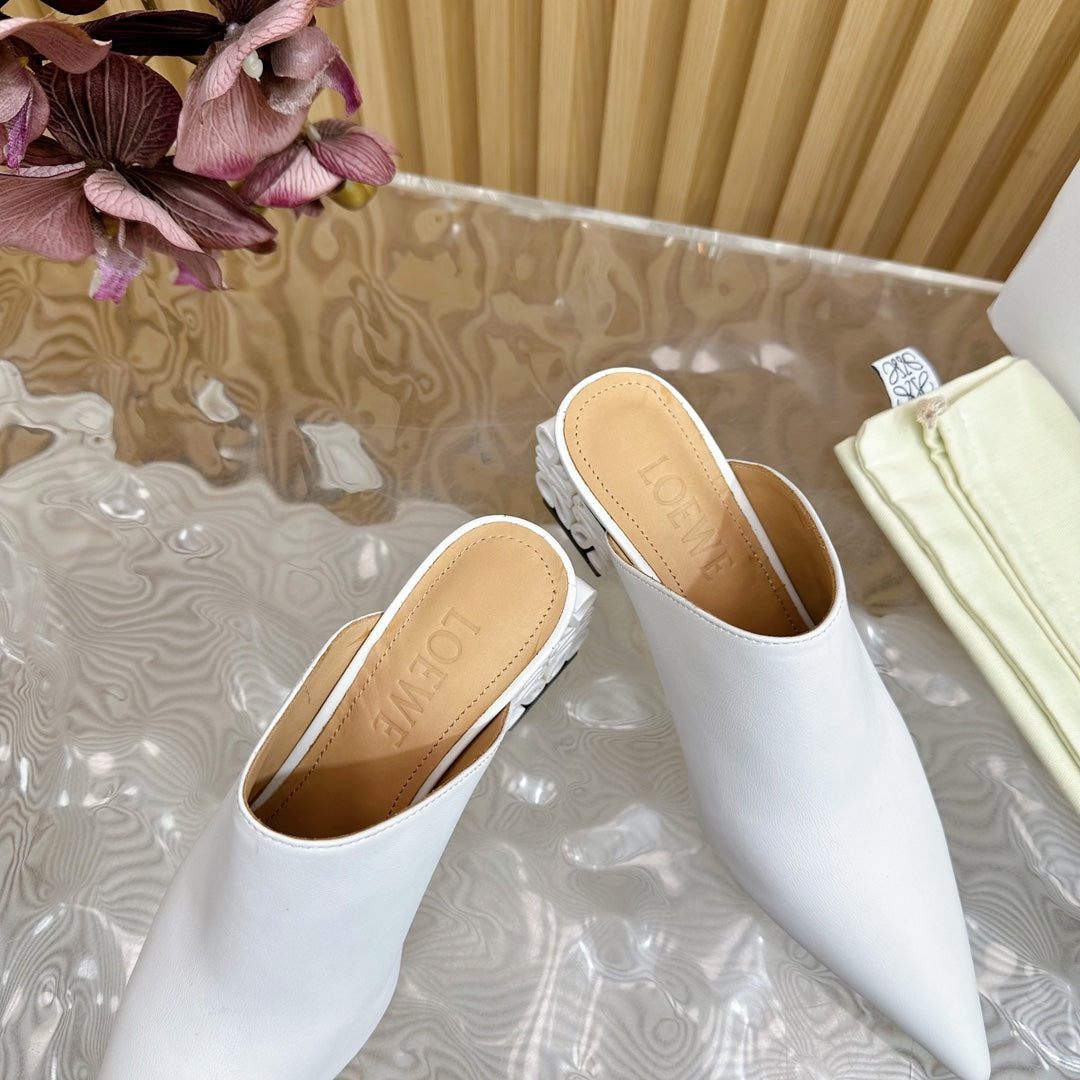 LOEWE 26S POINTED MULE PUMPS 45MM IN WHITE CALFSKIN WITH ANAGRAM HEEL