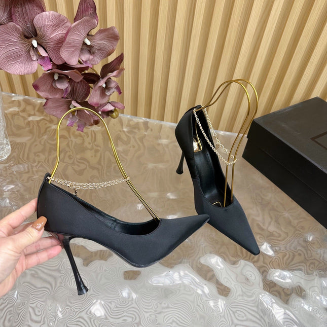 RÉGINE PUMPS IN BLACK SATIN GOLD CHAIN