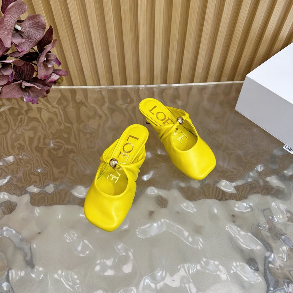 LOEWE 26S PEBBLE SOFT MULE IN YELLOW LAMBSKIN GOLD HARDWARE
