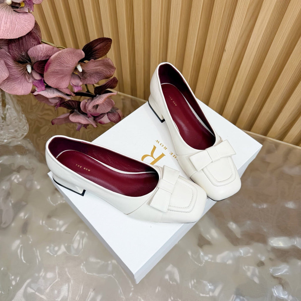 THE ROW 26S SQUARE TOE PUMPS IN WHITE CALFSKIN WITH BOW