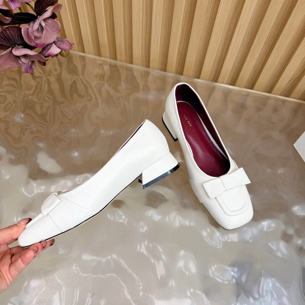THE ROW 26S SQUARE TOE PUMPS IN WHITE CALFSKIN WITH BOW