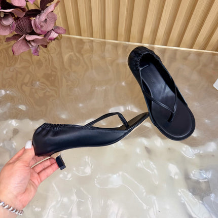 JACQUEMUS 26S THONG HEEL SANDALS 45 MM IN BLACK CALFSKIN