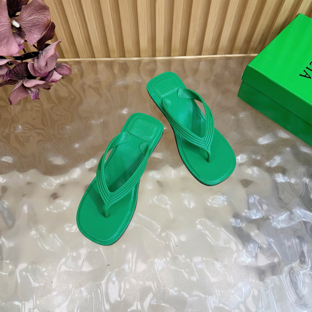 BOTTEGA VENETA 26S HIGH-HEEL THONG SANDALS IN GREEN TPU