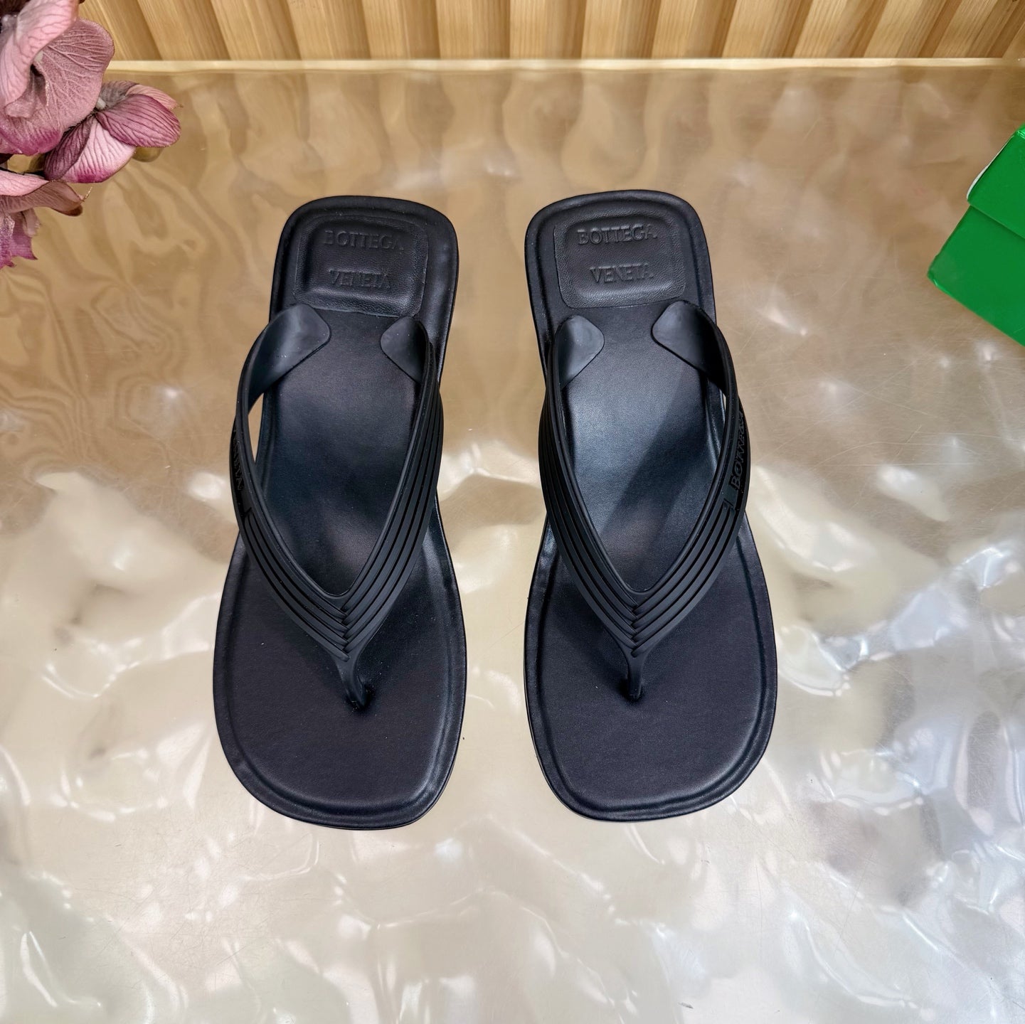 BOTTEGA VENETA 26S HIGH-HEEL THONG SANDALS IN BLACK TPU