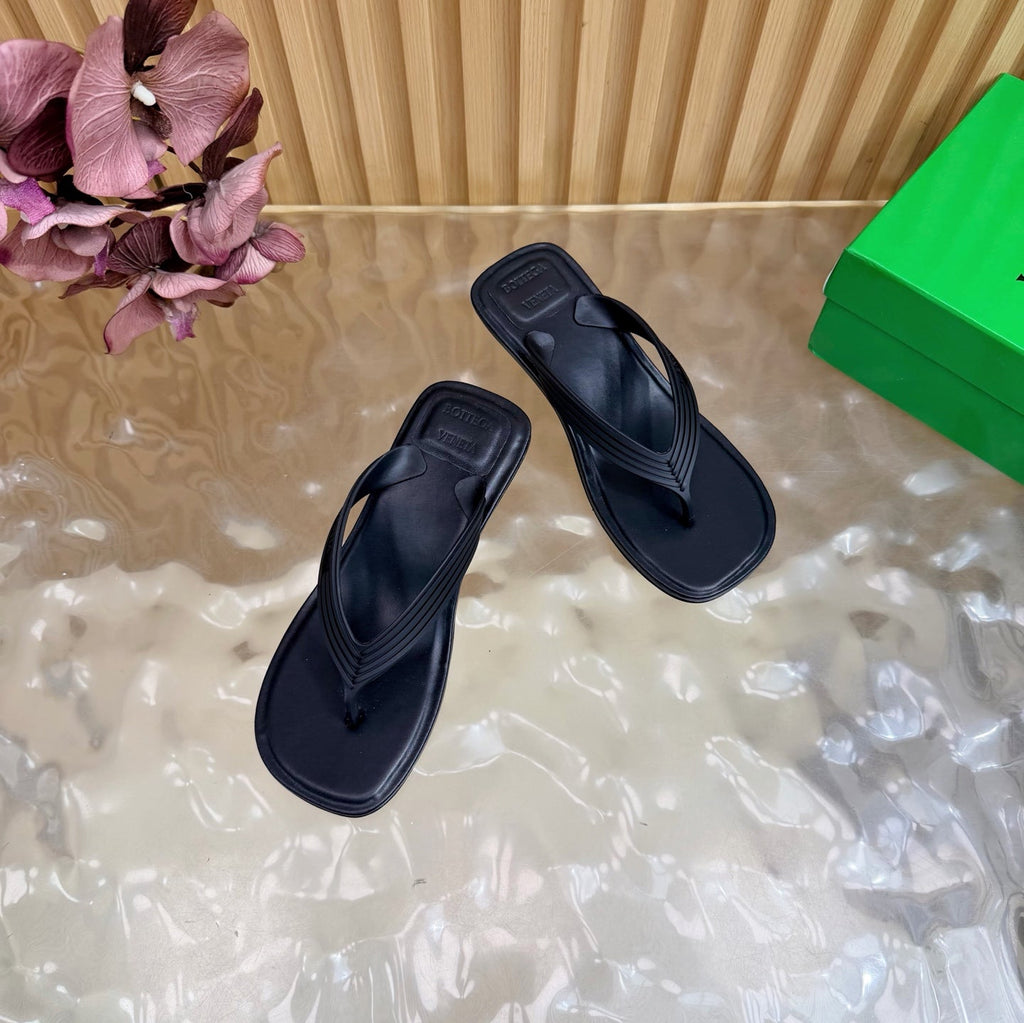 BOTTEGA VENETA 26S HIGH-HEEL THONG SANDALS IN BLACK TPU