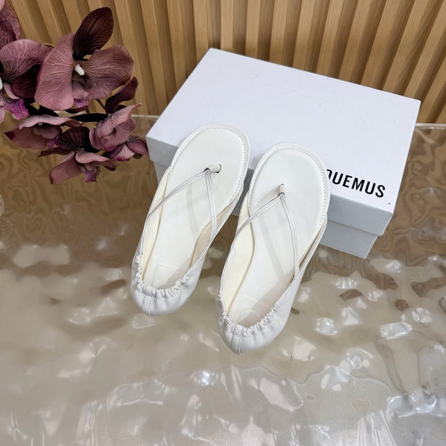 JACQUEMUS 26S CLOSED-BACK THONG SANDALS IN WHITE CALFSKIN