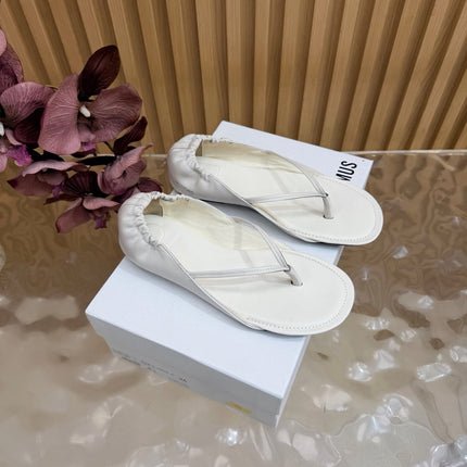 JACQUEMUS 26S CLOSED-BACK THONG SANDALS IN WHITE CALFSKIN