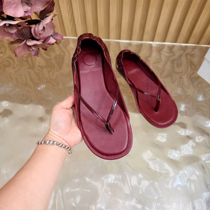 JACQUEMUS 26S CLOSED-BACK THONG SANDALS IN DARK RED CALFSKIN