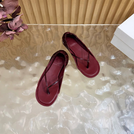 JACQUEMUS 26S CLOSED-BACK THONG SANDALS IN DARK RED CALFSKIN