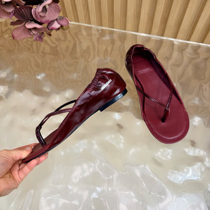 JACQUEMUS 26S CLOSED-BACK THONG SANDALS IN DARK RED CALFSKIN