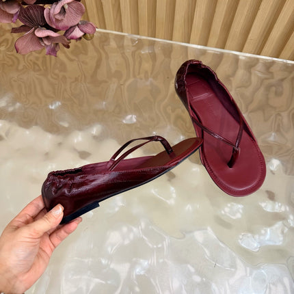 JACQUEMUS 26S CLOSED-BACK THONG SANDALS IN DARK RED CALFSKIN