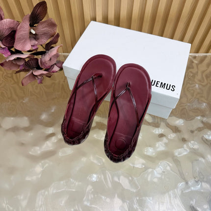 JACQUEMUS 26S CLOSED-BACK THONG SANDALS IN DARK RED CALFSKIN