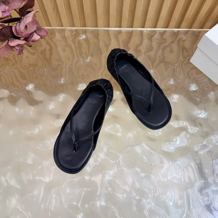 JACQUEMUS 26S CLOSED-BACK THONG SANDALS IN BLACK CALFSKIN