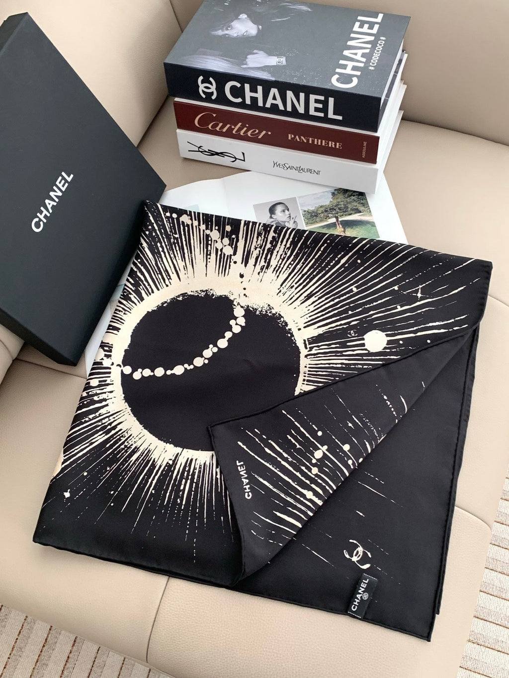 CHANEL 26S SCARF 90 IN SILK 311794