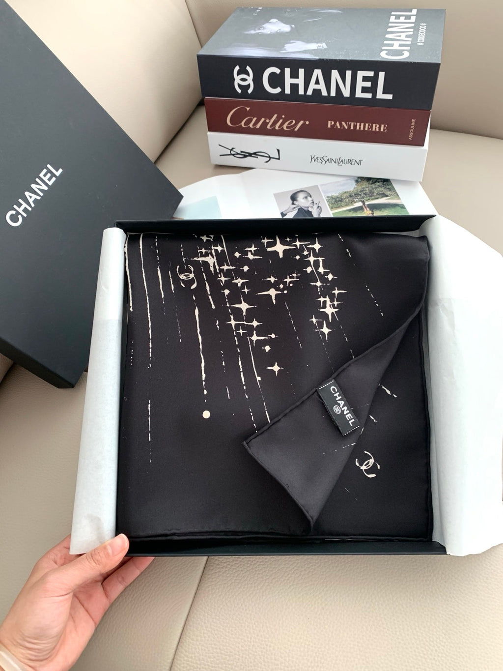 CHANEL 26S SCARF 90 IN SILK 311794