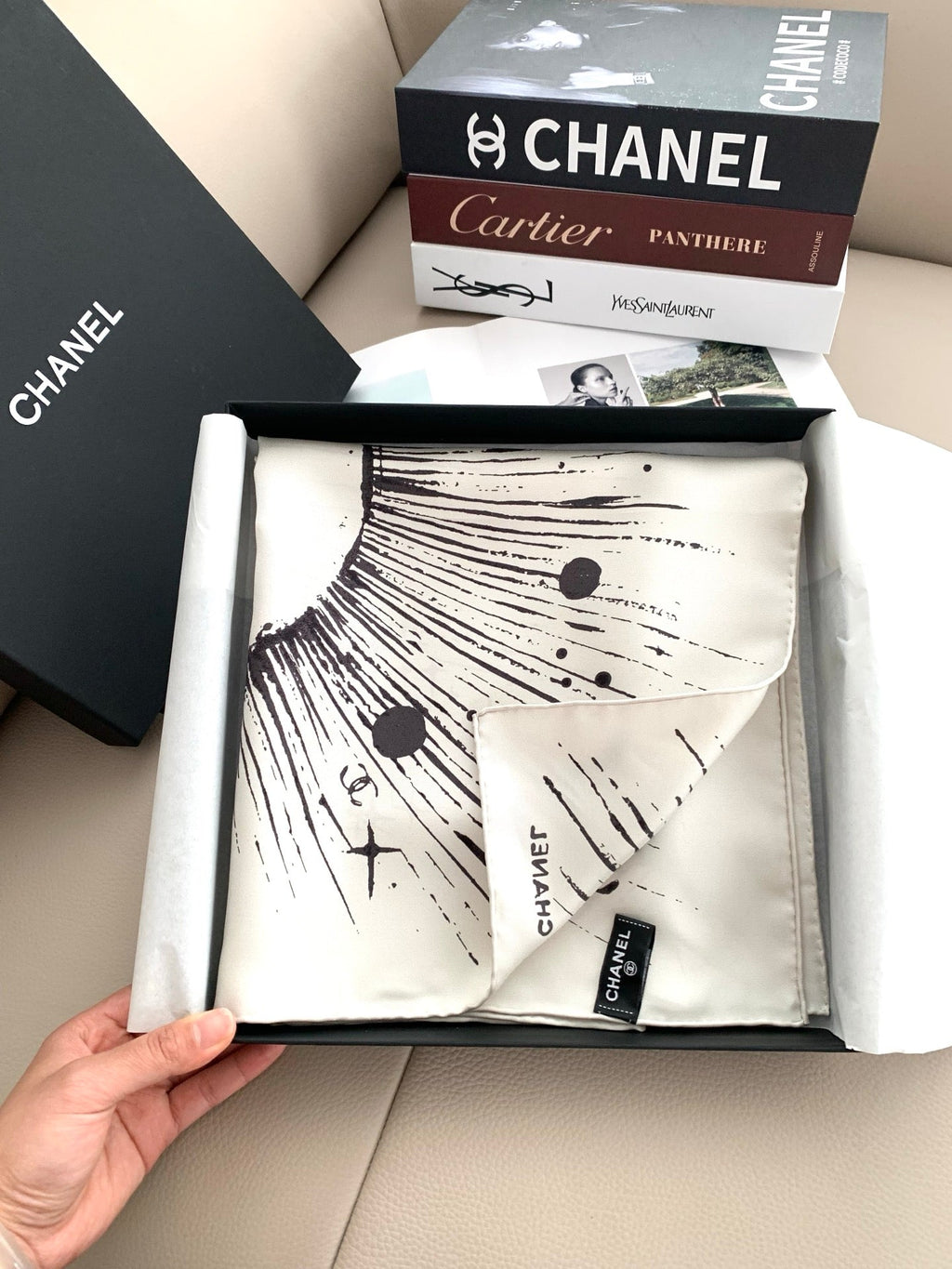 CHANEL 26S SCARF 90 IN SILK 311795