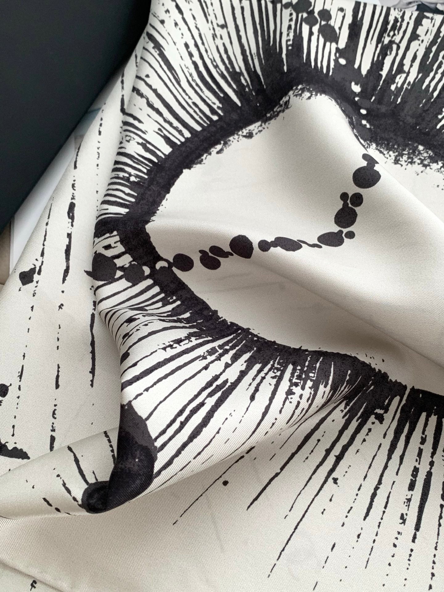 CHANEL 26S SCARF 90 IN SILK 311795
