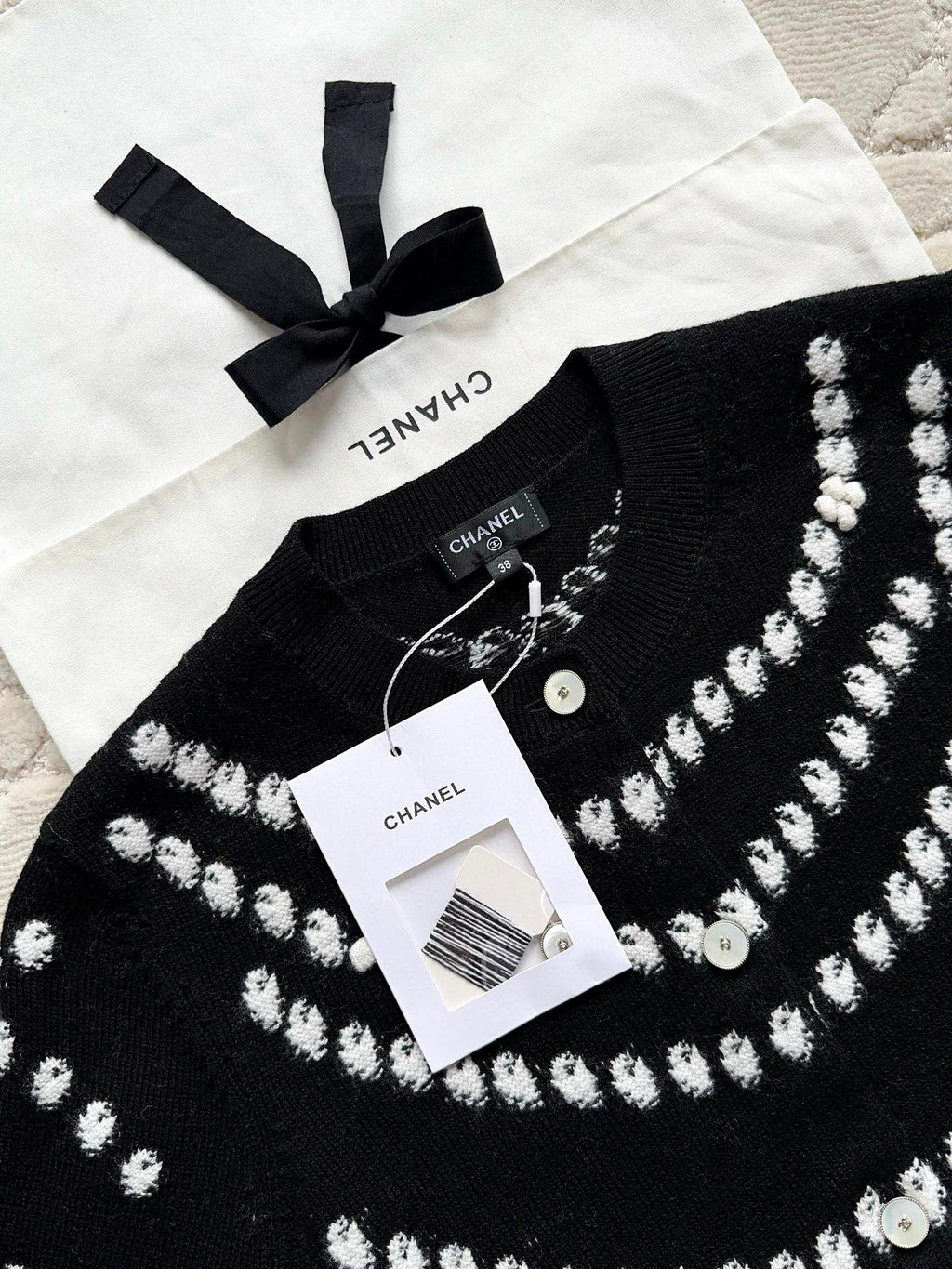 Chanel 25P Cardigan Black Mix White Cashmere 237301