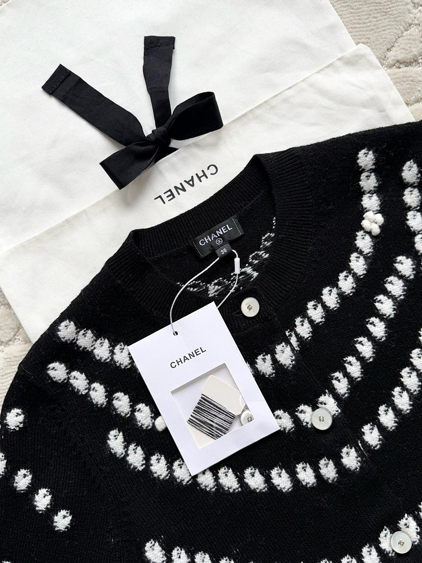 Chanel 25P Cardigan Black Mix White Cashmere 237301