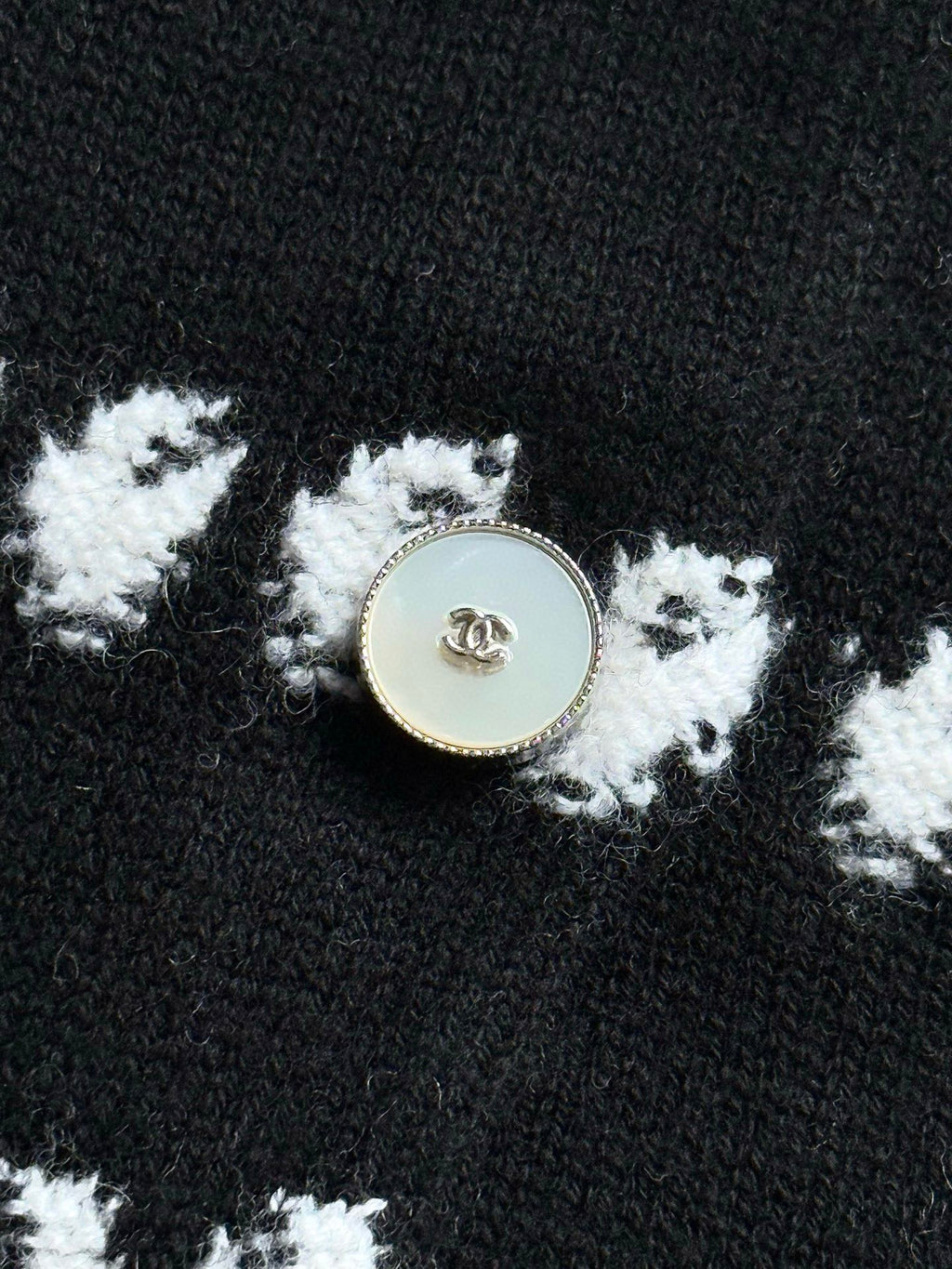 Chanel 25P Cardigan Black Mix White Cashmere 237301