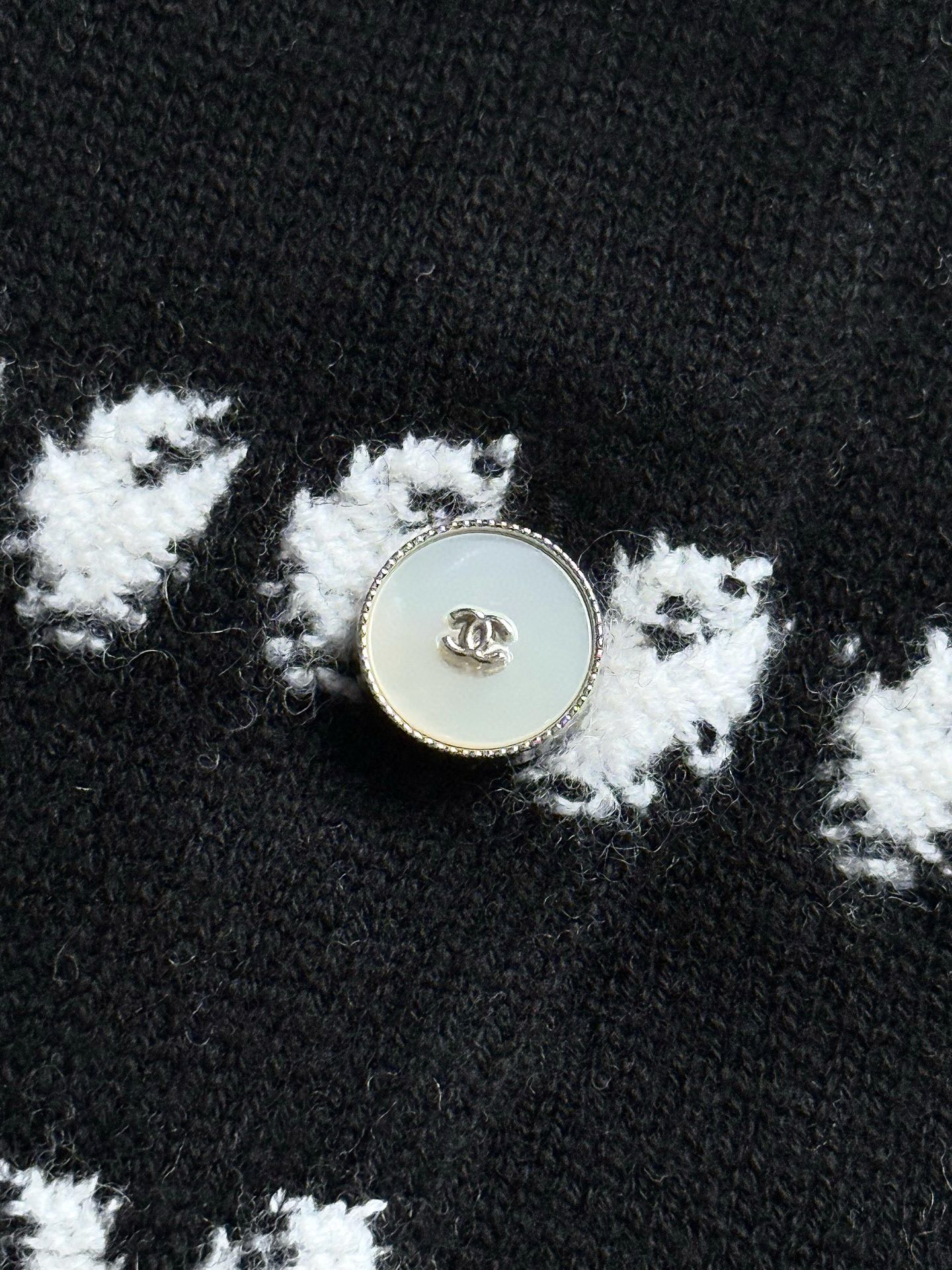 Chanel 25P Cardigan Black Mix White Cashmere 237301