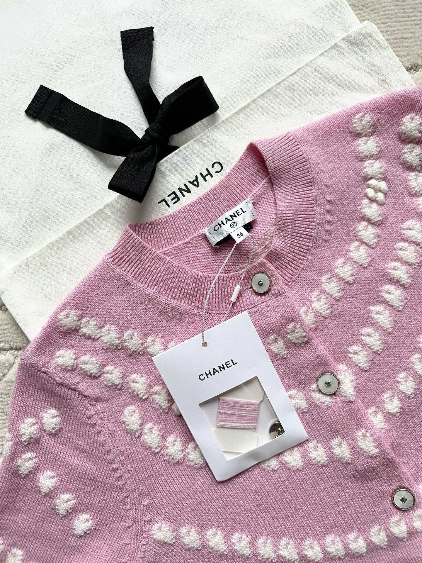 Chanel 25P Cardigan Pink Mix White Cashmere 237302