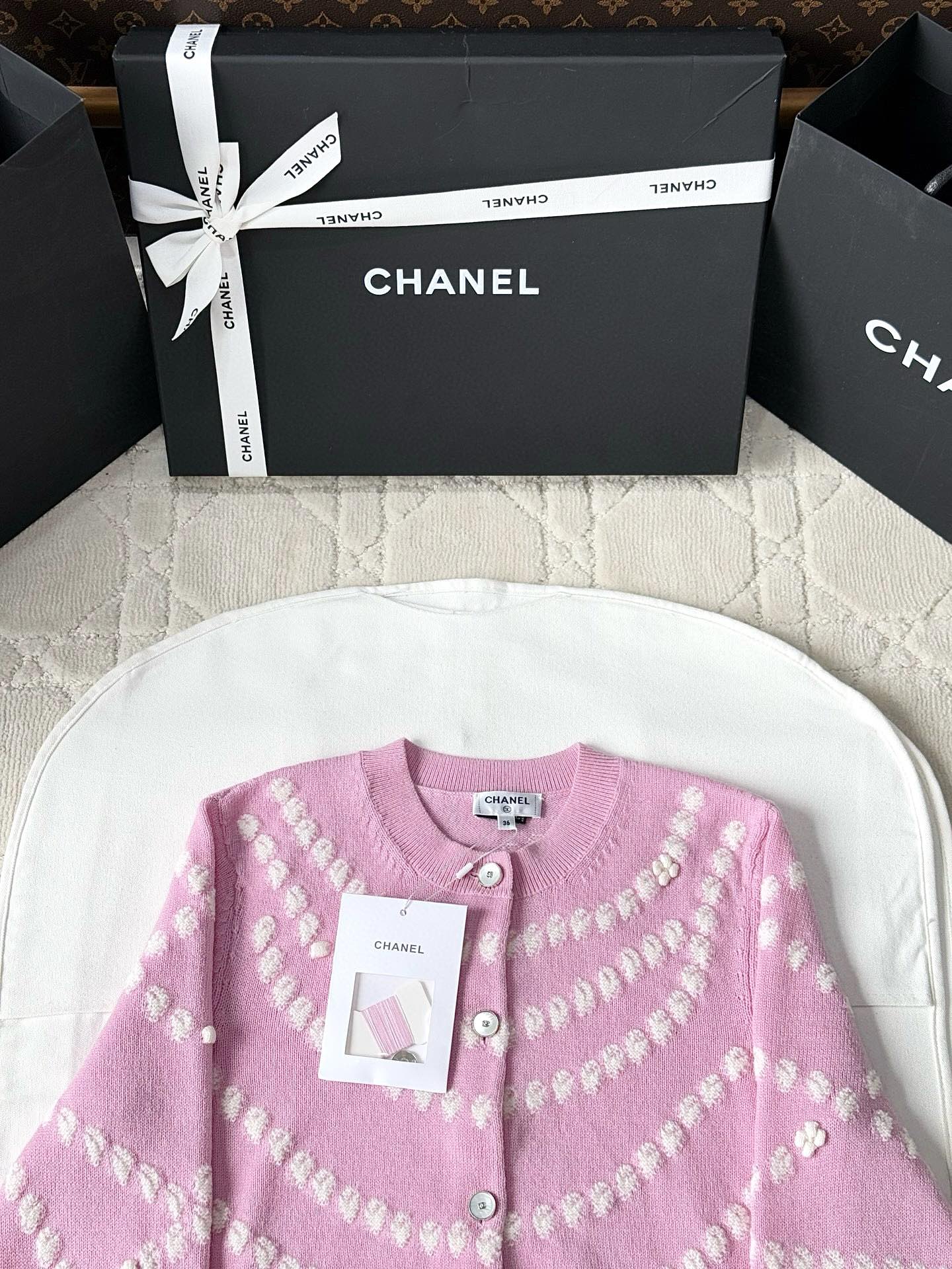 Chanel 25P Cardigan Pink Mix White Cashmere 237302