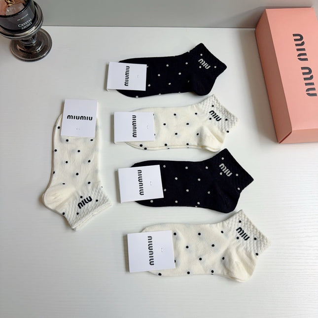 MIUMIU 26S ANKLE SOCKS 407149 (1 BOX)