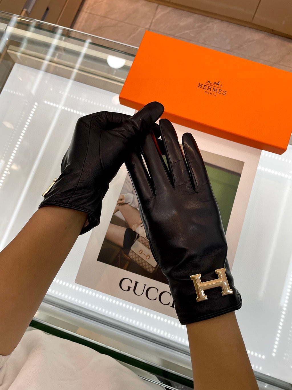 TOUCHSCREEN GLOVES IN BLACK LAMBSKIN WITH CASHMERE LINING