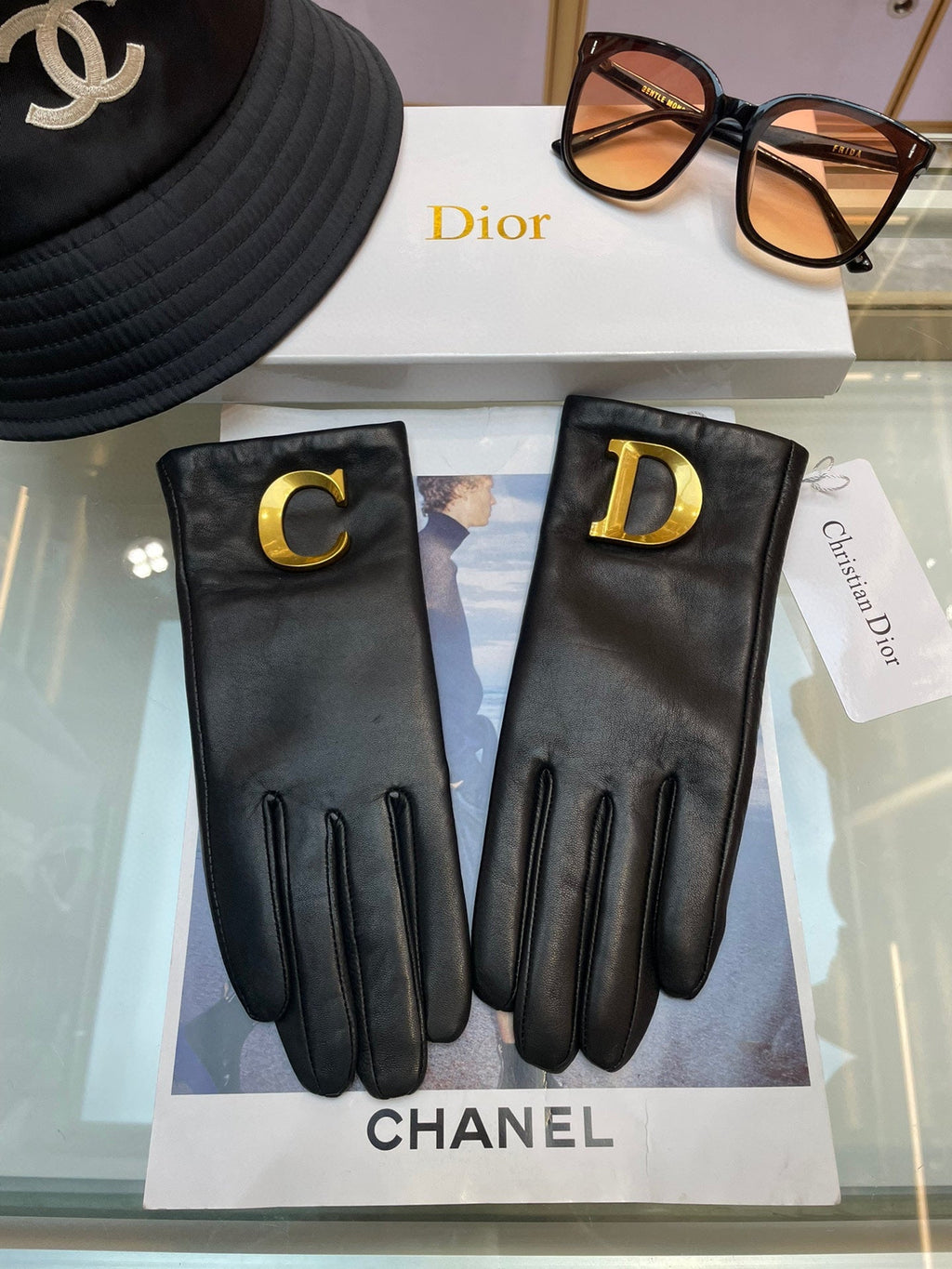 GLOVES WITH METAL HARDWARE IN BLACK LAMBSKIN 218820