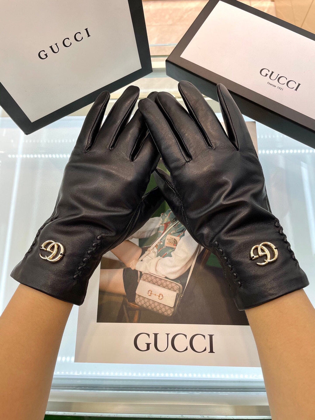 GLOVES IN BLACK LAMBSKIN AND FLEECE LINING 441830