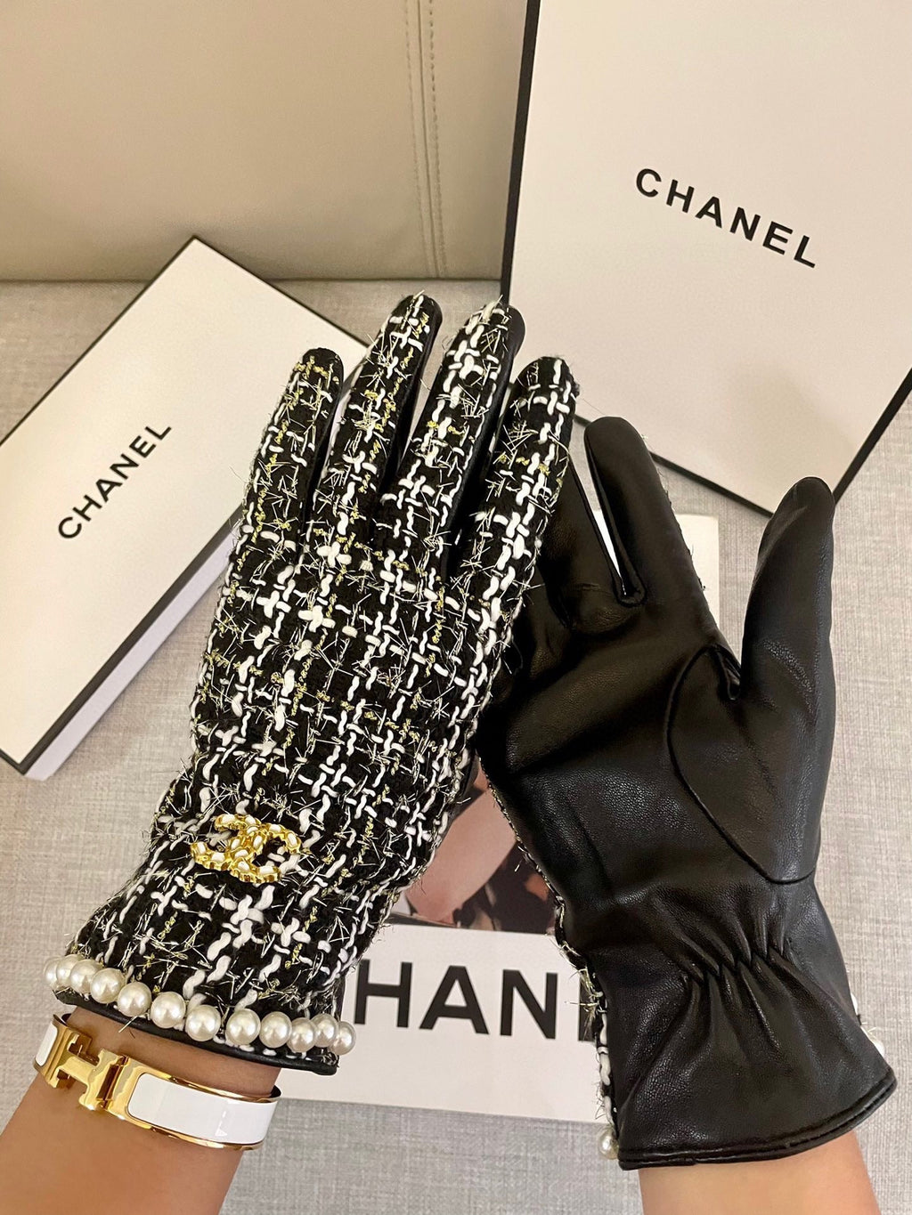 GLOVES IN BLACK MIX WHITE WOOL TWEED AND SHEEPSKIN 463846