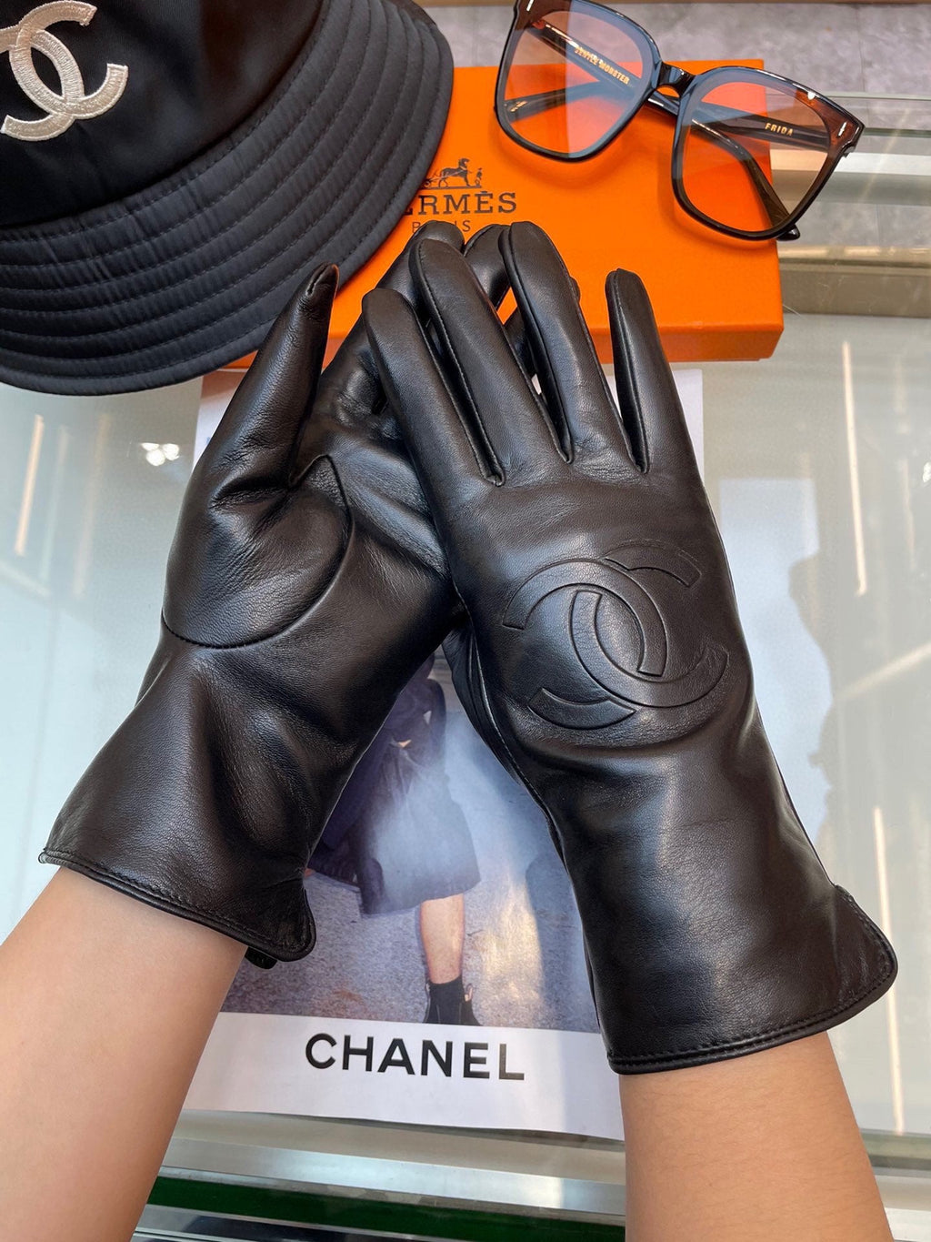 GLOVES IN BLACK LAMBSKIN 463840