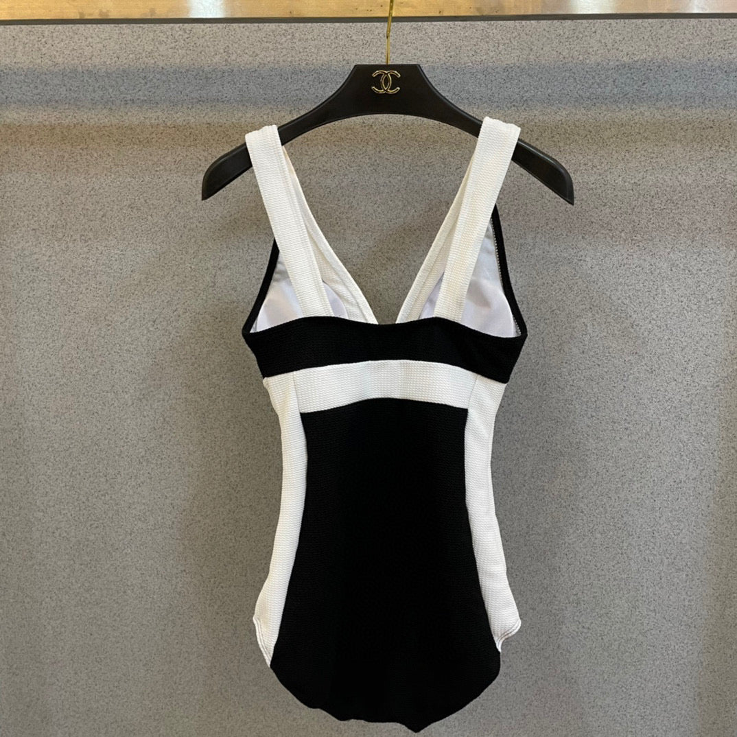 CC BIKINI SWIMSUIT SET IN BLACK AND WHITE 573554