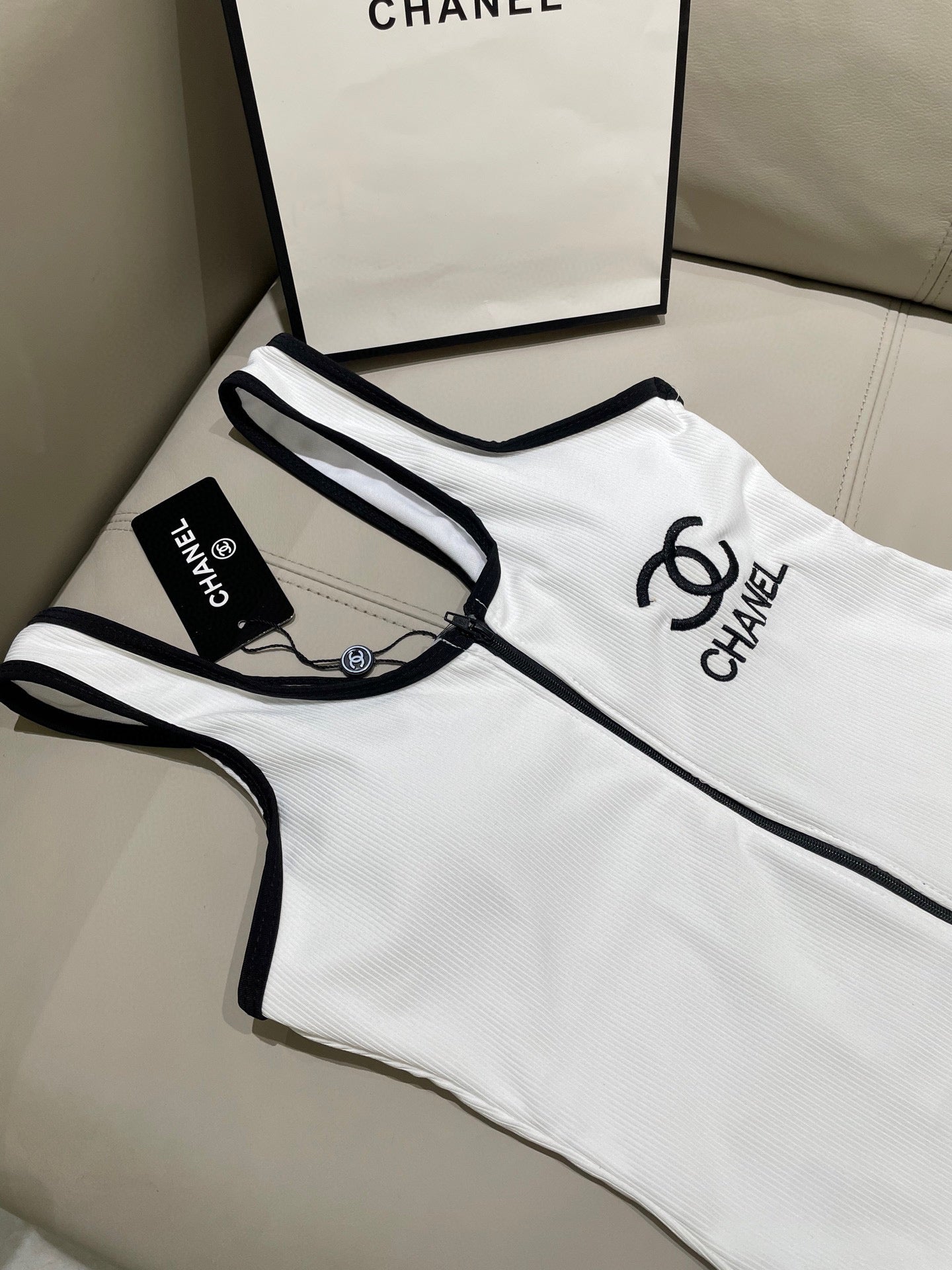 CC BIKINI SWIMSUIT SET IN WHITE AND BLACK TRIM 604254