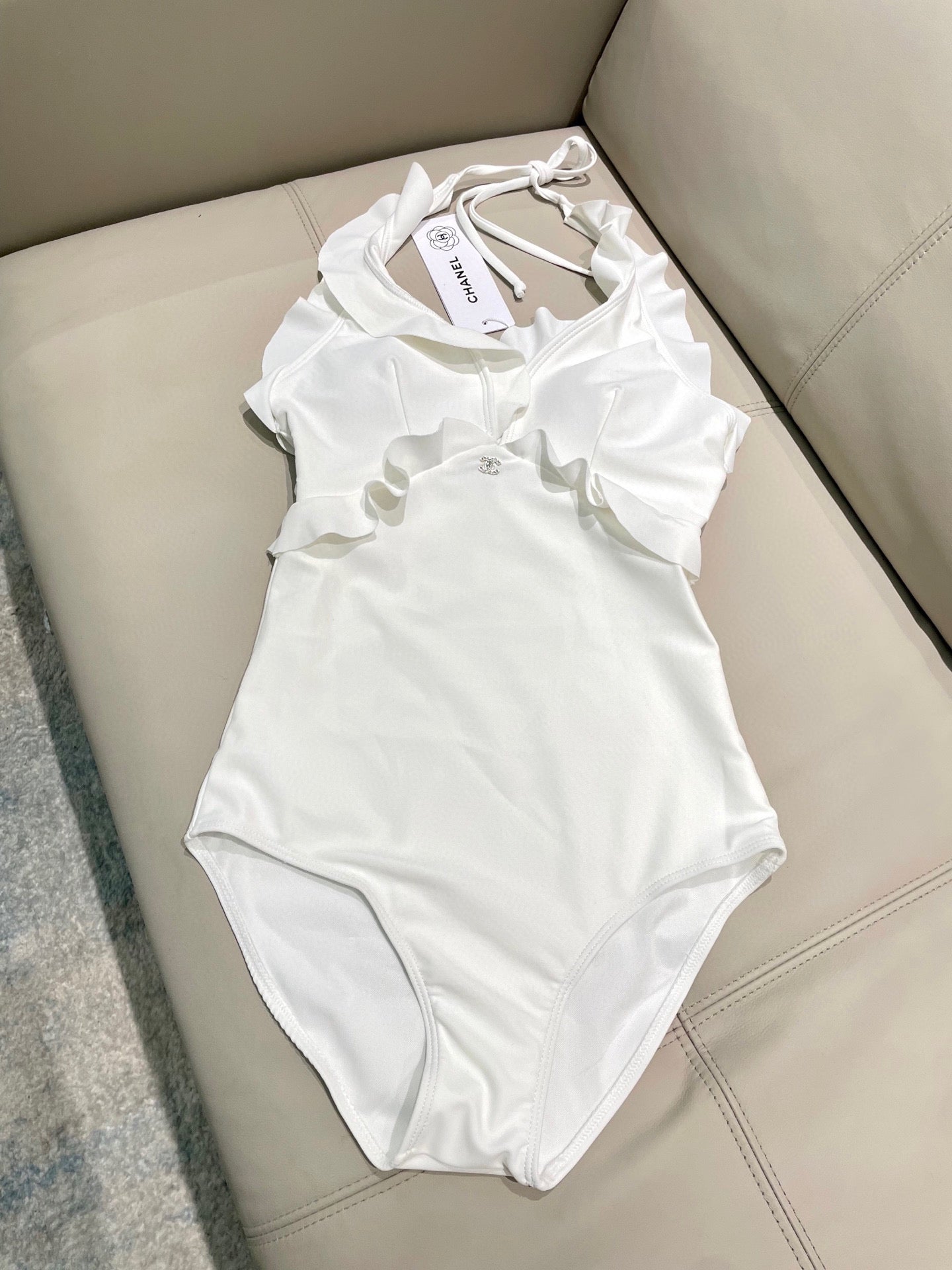 CC BIKINI SWIMSUIT SET WHITE AND RUFFLED TRIM 622179