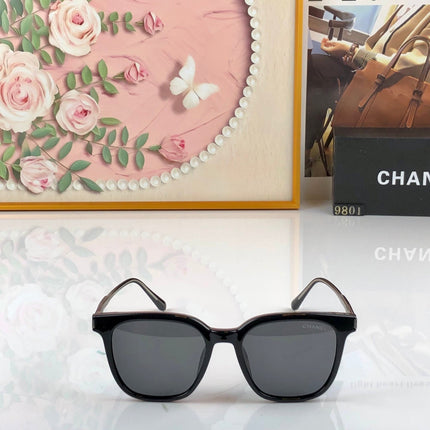 CHANEL 26S SQUARE-FRAME SUNGLASSES IN BLACK ACETATE 408399