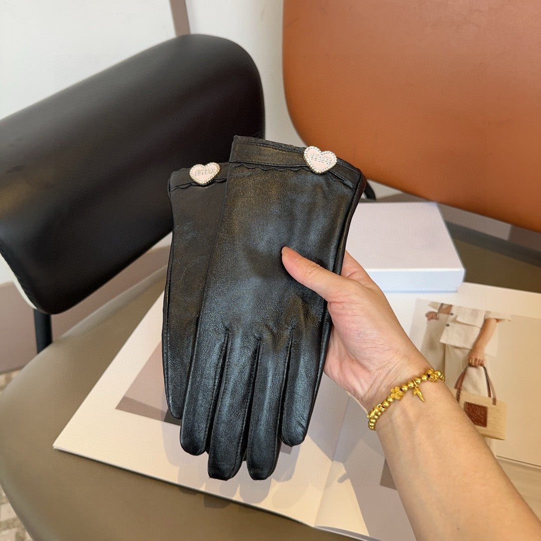 GLOVES WITH HEART ICON IN BLACK LAMBSKIN 465039