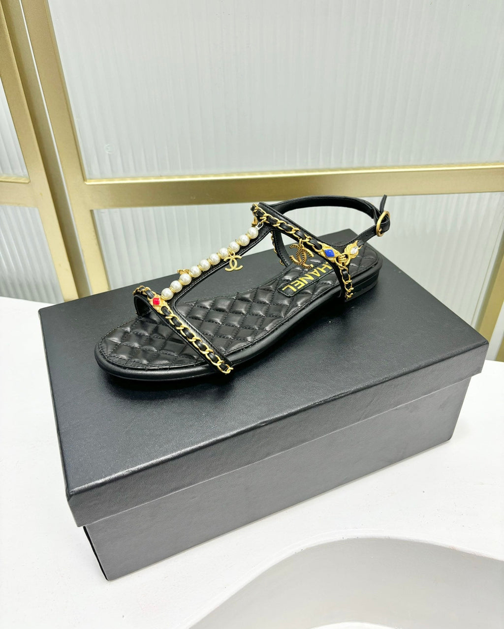 SANDALS PEARL CHAIN IN BLACK COWHIDE