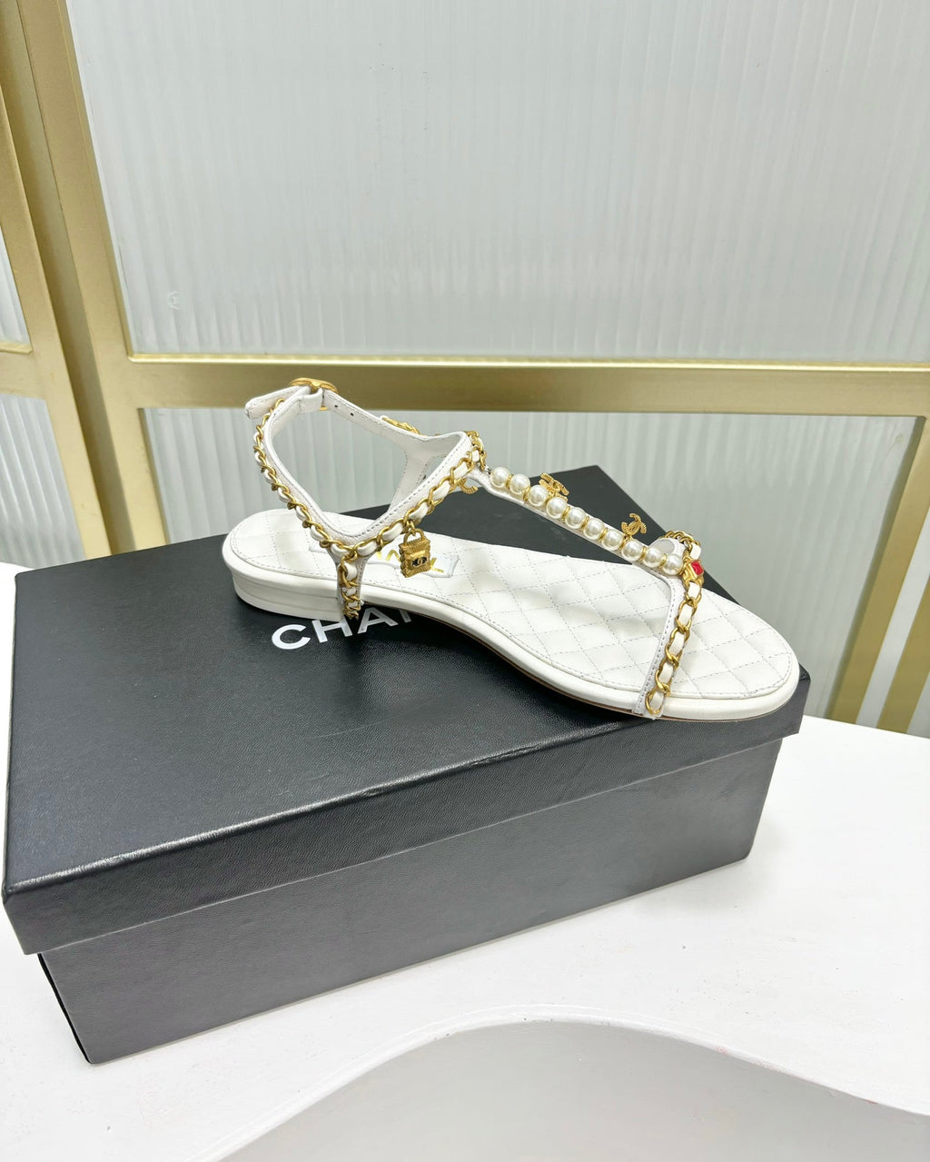 SANDALS PEARL CHAIN IN WHITE COWHIDE