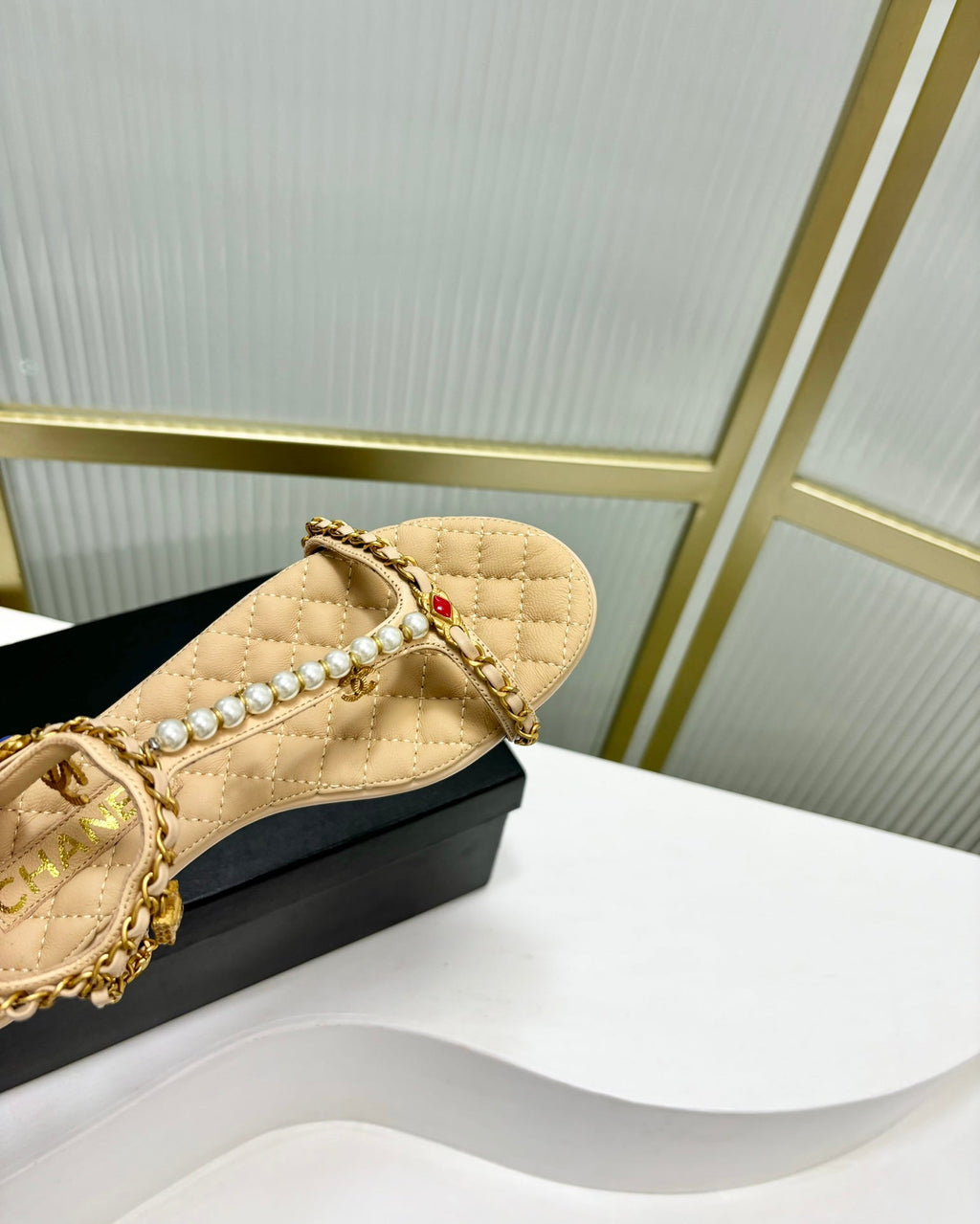 SANDALS PEARL CHAIN IN BEIGE CREAM COWHIDE