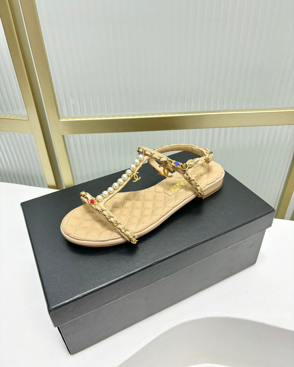 SANDALS PEARL CHAIN IN BEIGE CREAM COWHIDE