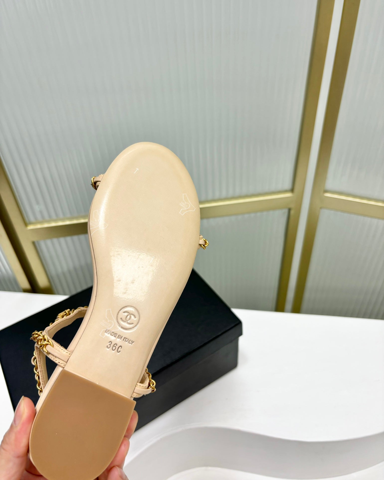 SANDALS PEARL CHAIN IN BEIGE CREAM COWHIDE