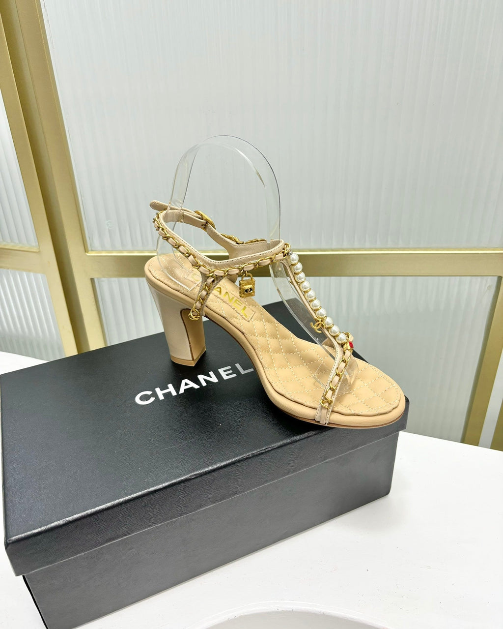 HIGH HEELS PEARL CHAIN IN BEIGE CREAM COWHIDE