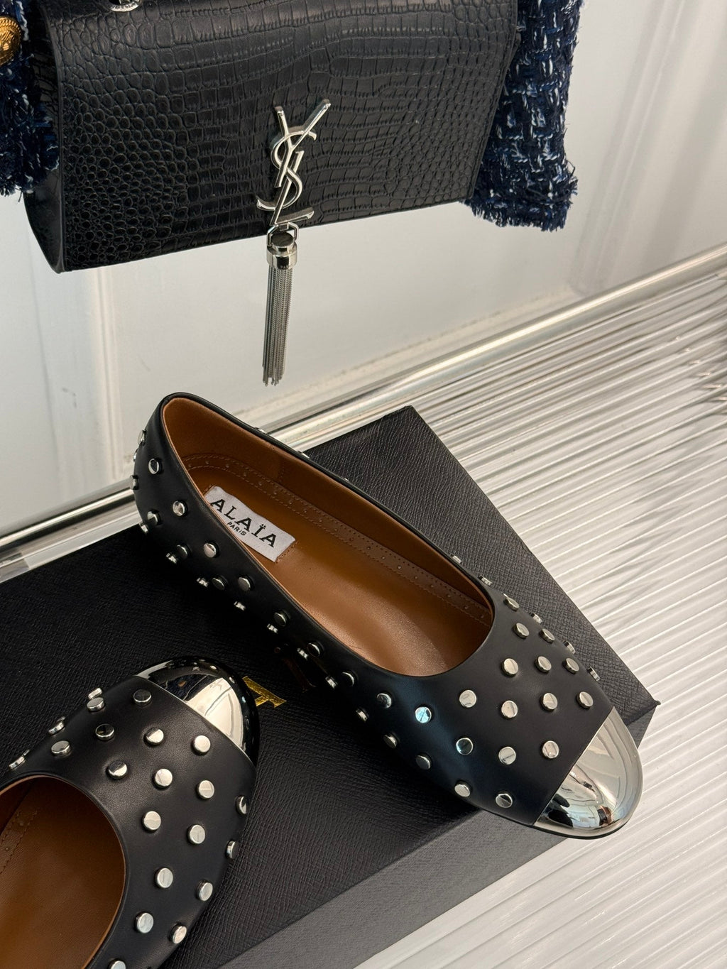 STUD-EMBELLISHED BALLET FLATS IN BLACK CALFSKIN